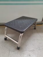 Escabel Acero HBK 1 peldaño importado